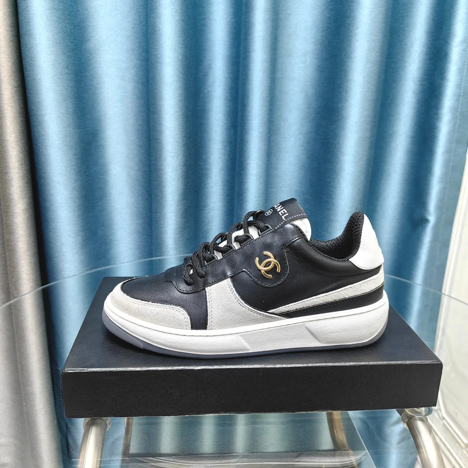 👟👟Ex-factory price 540👟👟 Men's size +10 Chanel Chanel - 2023 counter top casual sports shoes This classic design; the upper is electro-embroidered with a variety of techniques; the outsole is fashionable and sporty; it is unusual to incorporate a variety of color matching elements... The diversified mix and match is very beautiful and versatile, casual, fashionable, sports and outdoor can be taken into account. The counter boutique package is full set for women 35-40 and men 39-45 (Customized size 44.45)